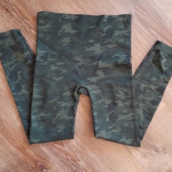 NWT Spanx Look At Me Now High Waisted Seamless Leggings Green Camo Medium - Picture 3 of 6